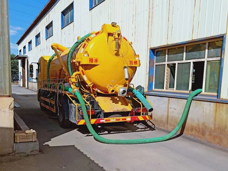 樱驼花园厂区化粪池清理