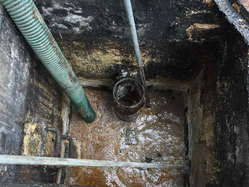 樱驼花园隔油池清理